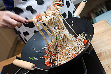 csgo暴躁老阿姨高清年齡：電競(jìng)?cè)Ω啐g實(shí)力派，老阿姨爆紅！-1