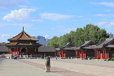 KTV被陌生男人啪到爽:KTV奇遇:男子意外“爽”翻天-1