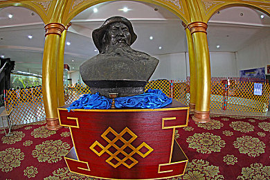 張馨予被C到高潮下不了床,演員張馨予激情戲份投入，敬業(yè)精神引關(guān)注