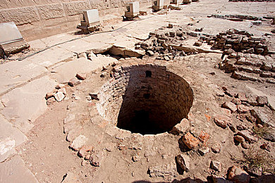 8x8x華為海外免費(fèi)2025：華為2025，全球通信新變革-3