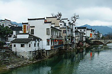 體育生露大jiji撒尿,操場撒尿引爭議，體育精神何在？-1