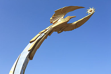 體育生露大jiji撒尿,操場撒尿引爭議，體育精神何在？-2