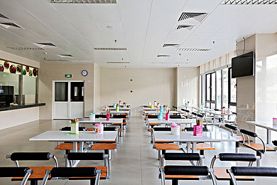 ktv小雪ktv被無套進入：夜闖KTV，男子險些出事！-3