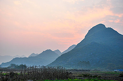 3bXXXx動漫XXXx魅魔:魅魔角色揭秘:動漫界的璀璨之星-3